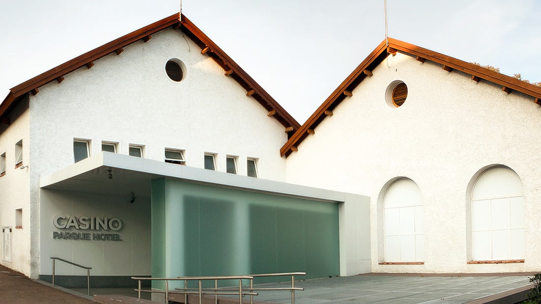 モンテビデオのカジノ・パルケホテル、経済省への移管が2026年中頃に予定